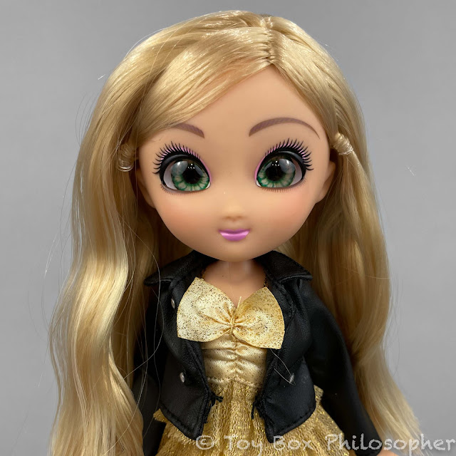 Unique Eyes Dolls Review - In The Playroom