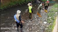 Hadapi Penghujan, Satgas Sektor 22 Sub 8 Bersihkan Sungai Cipaganti