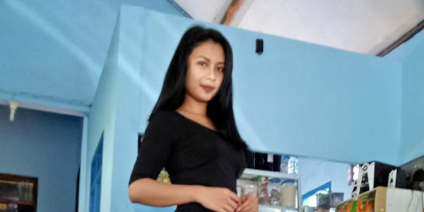 Foto-Foto Seksi Andita, Pelayan Warung Kopi Sexy