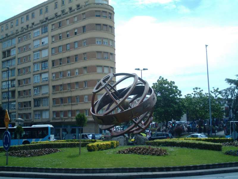 Zodiaco en la rotonda de Cuatro Caminos en Santander