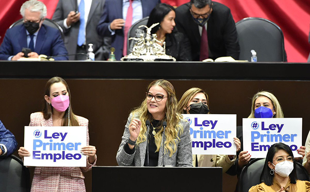 Presentó Cecilia Patrón una iniciativa para crear la Ley del Primer Empleo