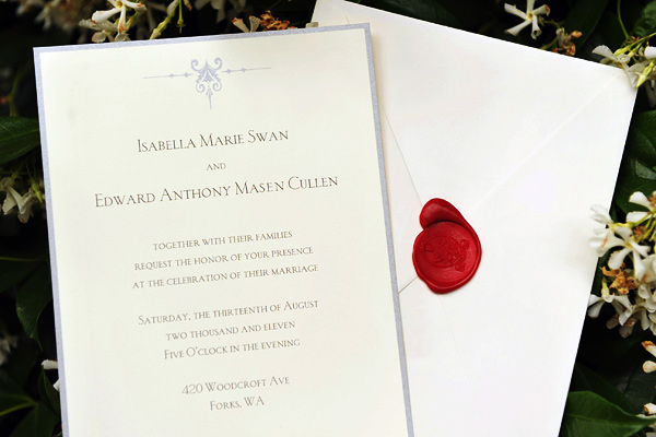 The Edward Cullen and Bella Swan wedding invitations have been sighted