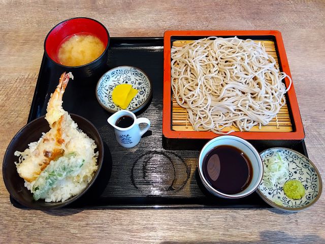 そば処 すずの家　海老・竹輪天丼とお蕎麦のセット