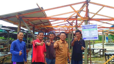 Pemerintah Desa Siabu Adakan Perbaikan Los Pasar Desa Yang Mulai Mengalami Kerusakan