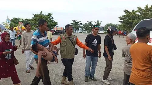 Seorang Anak Yang Tengelam di Pantai Puruih Padang Berhasil Diselamatkan, Wisatawan Dimbau Hati-hati