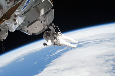 Spacewalk: The Blue Sky Underfoot Seen On  www.coolpicturegallery.us