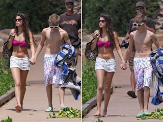 Selena Gomez , Justin Bieber happy In Hawaii Beach