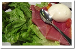 Burrata Brocolino - salada do Brocolino com mussarela de búfala