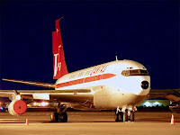 Night shot of N707JT at Phoenix Deer Valley Airport