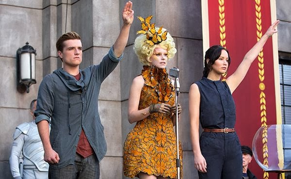 peeta-katniss-effie-los-juegos-del-hambre-hutcherson-lawrence