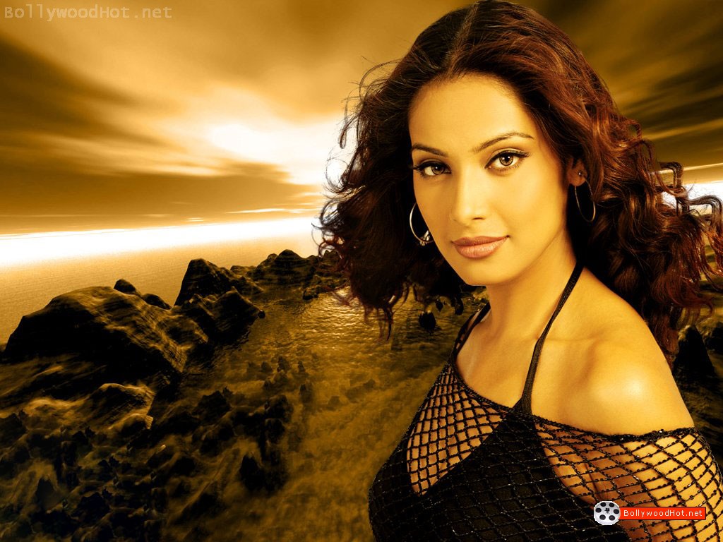 [bipasha-basu-bollywood-hot-actress-sexy-girl2.jpg]