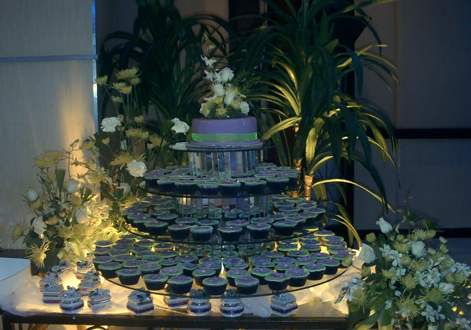 cupcake tiers for weddings