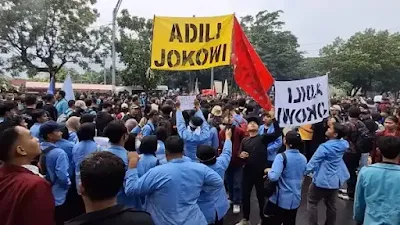 Puncak Demo #IndonesiaGelap, Mahasiswa Tetap Tuntut Pemerintah Adili Jokowi