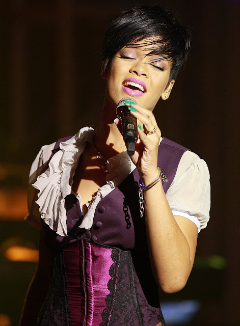 Rihanna Latest On Stage Hot Pictures