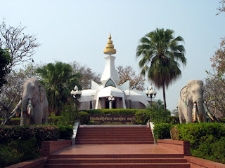 Wat Tham Klong Pen