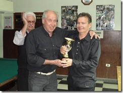 Durich entrega premio a Mena