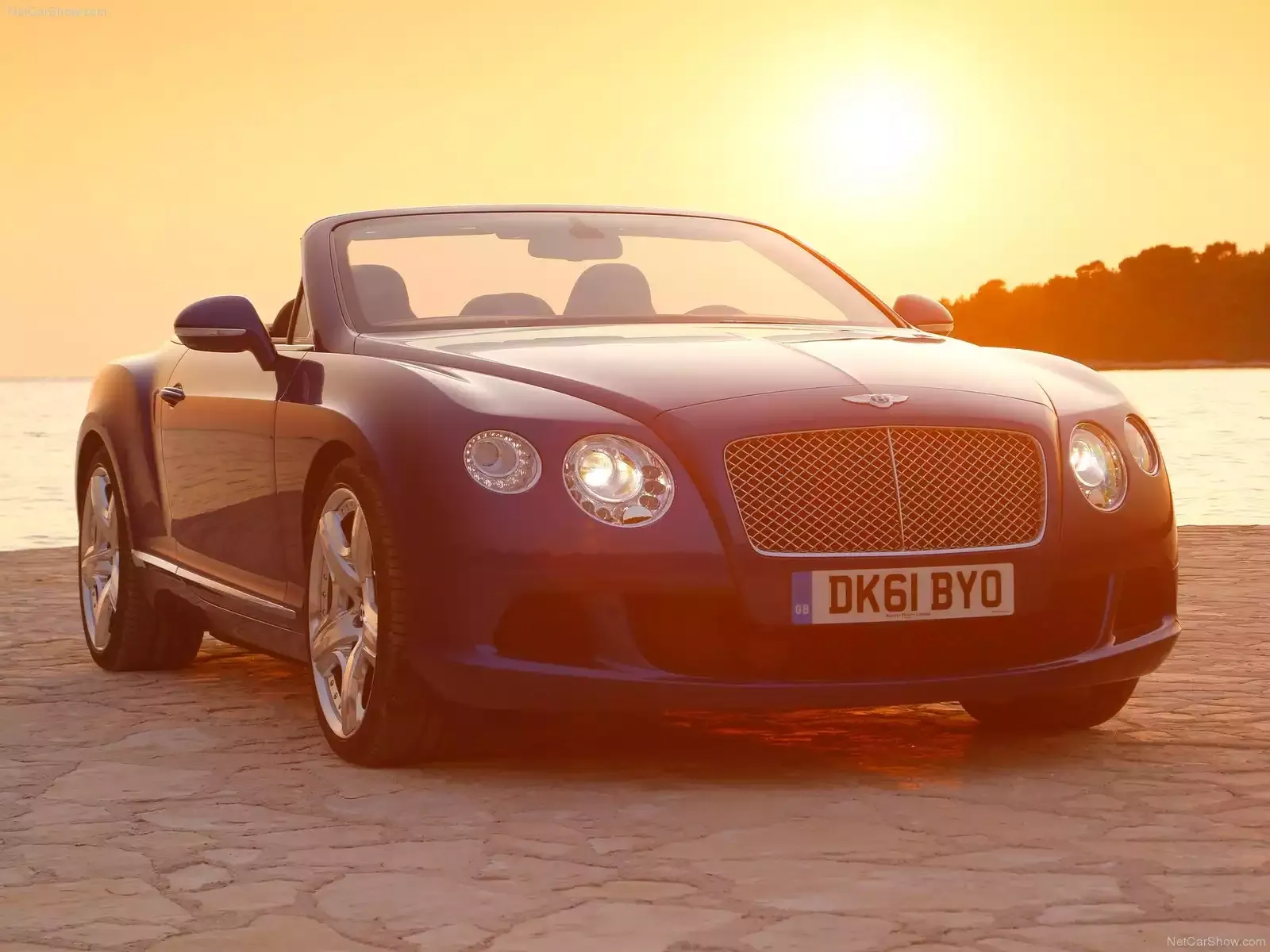 Hình ảnh xe ô tô Bentley Continental GTC 2012 & nội ngoại thất