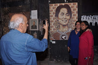 Mahesh Bhatt and Pooja Bhatt at Gaurav Yadav's Art Exhibition