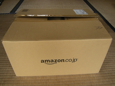ハンズフリーショルダーパッドが入ったダンボール箱