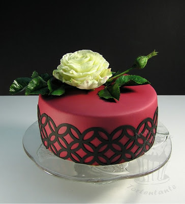 Geburtstagstorte mit Zuckerrose gumpaste rose blütenpaste