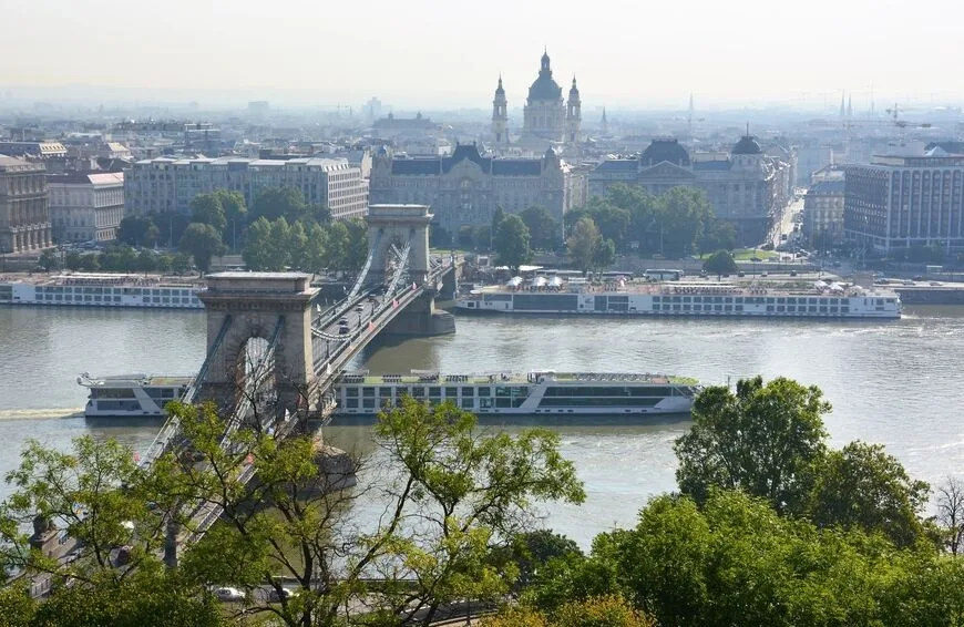 Szechenyi Chain Bridge Budapest Hungary 4