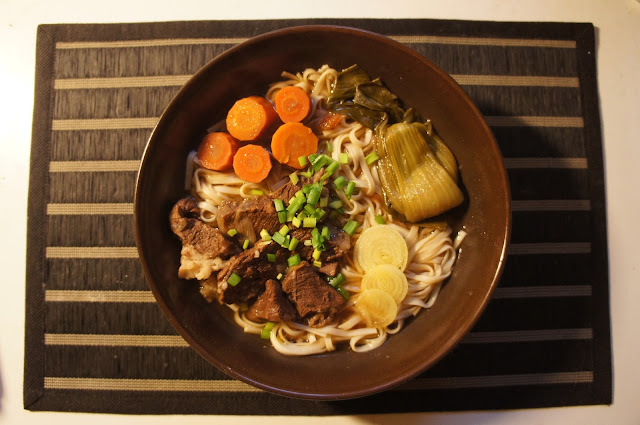 niu rou mian, beef noodle, zupa z wołowiny z makaronem