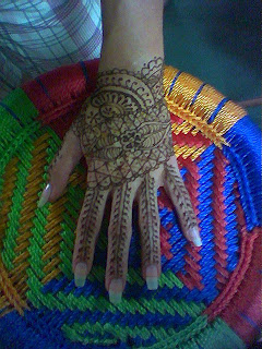 traditional henna pattern for back of hand fine lines
