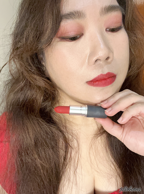 MAC Powder Kiss Lipstick in Werk, Werk, Werk | Review