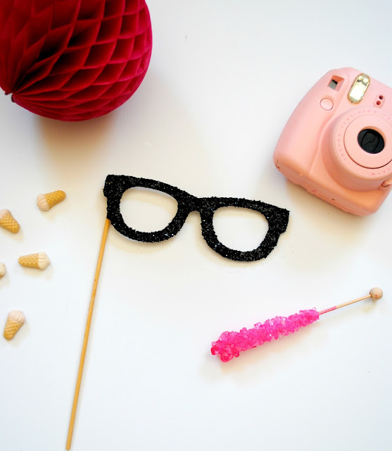 Glitter glasses photo booth prop avaialable at https://www.etsy.com/shop/FizzyParty