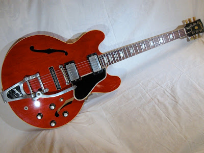 Gibson ES-335
 1964 punya nya om eric clapton