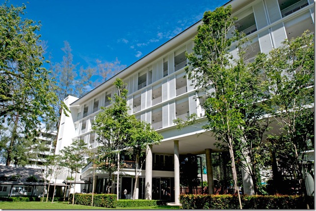 lonepinehotel_01
