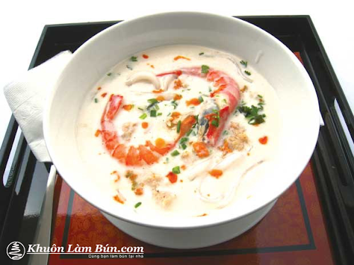 Bánh canh tôm nước dừa