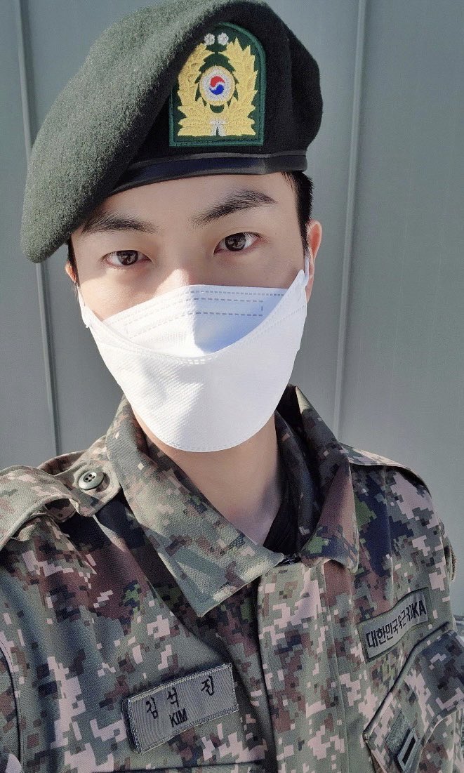 Jin de BTS terminó su entrenamiento básico en el Servicio Militar