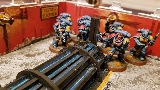 Warhammer 40k battle report - Eternal War -  Lockdown - 1000 points - Imperial Guard & Space Wolves vs Black Legion & Adeptus Mechanicus