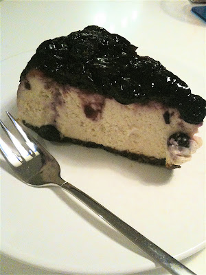 Barcomi's Mitte banana blueberry cheesecake