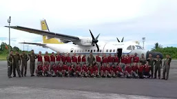 TNI AU Mengajak Anggota Paskibraka Kabupaten Biak Numfor Menikmati Wisata Bahari Melalui Pesawat TNI AU