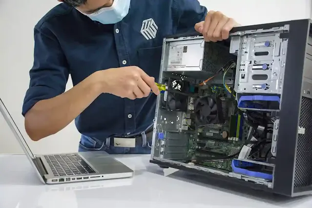 Teknisi Spesialis Komputer