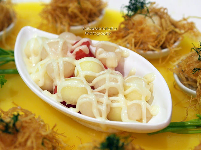 Plate of mixed fruits salad of watermelon, lychees and honeydews