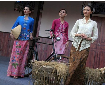 30 Model Kebaya Encim Betawi Hijab Modern Pesta 