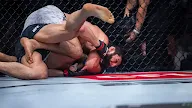 Hasil UFC 308: Khamzat Chimaev Menang Lewat Submission atas Whittaker