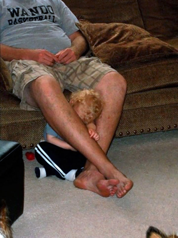 15+ Hilarious Pics That Prove Kids Can Sleep Anywhere - Napping Just Like That