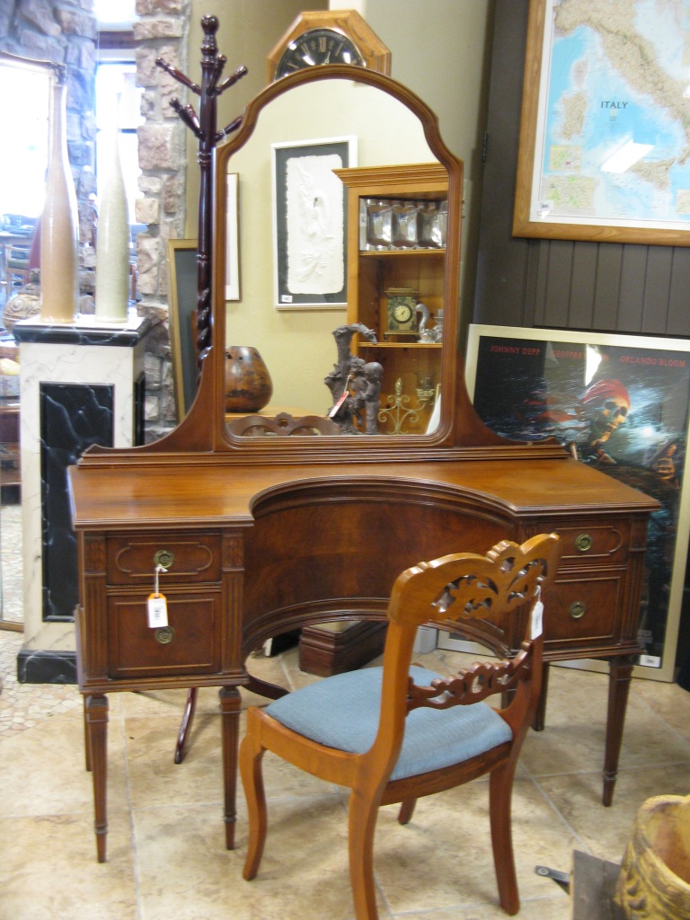 KAUFFMAN'S FURNITURE: WHY CHOOSE THE ANTIQUE PAINE FURNITURE?