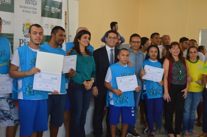Vídeos: Detentos da Penitenciária Mista de Parnaíba recebem certificados de cursos profissionalizantes 