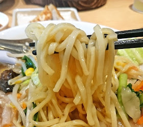 青菜野菜ちゃんぽんの太麺の写真
