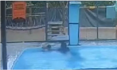 Mulher tenta afogar filha de seis meses em piscina de clube