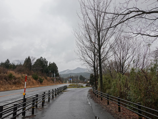 鳥取県米子市淀江町本宮　淀江どんぐり村　旧道の入り口