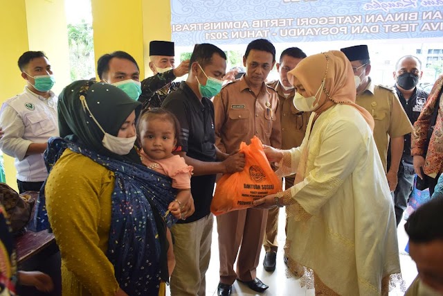 Nawal Lubis Lakukan Supervisi dan Serahkan 6.000 Paket Sembako di Padangsidimpuan