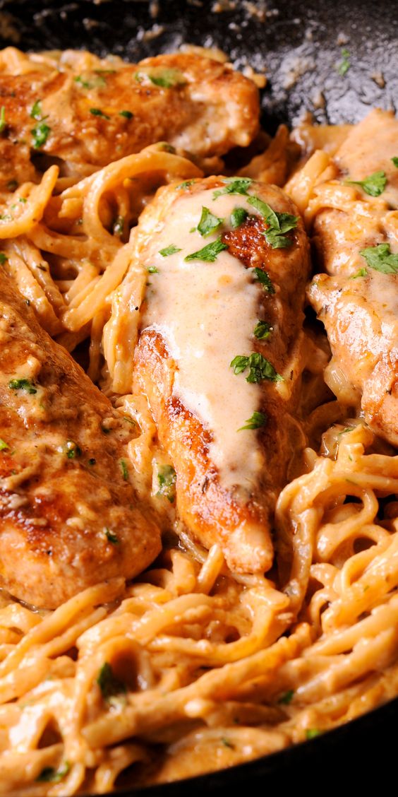 NEW ORLEANS CHICKEN LAZONE PASTA