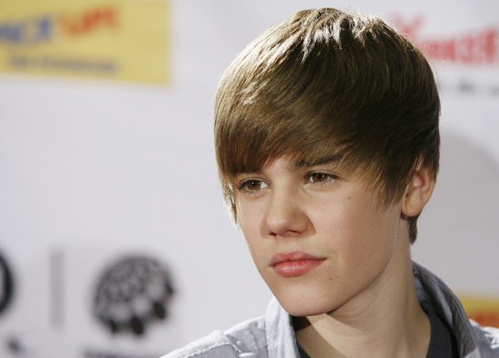 justin bieber nowa fryzura. justin bieber little brother