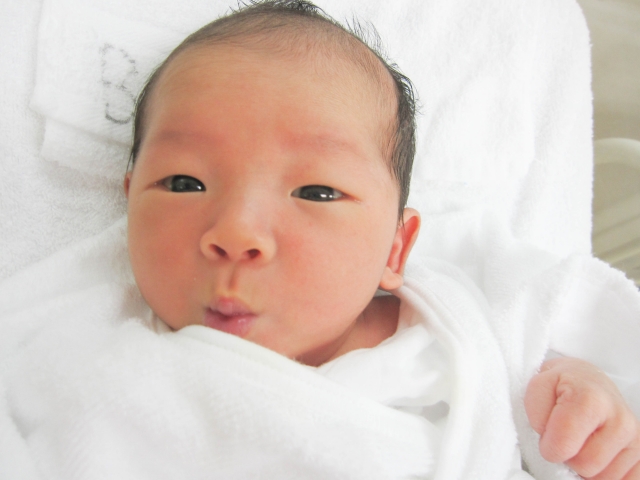 赤ちゃん いつから目が見えるの